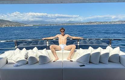 Cruz Beckham u gaćicama od 500 eura: ‘Posudio si tatine? Mobitel mi se pregrijao…’