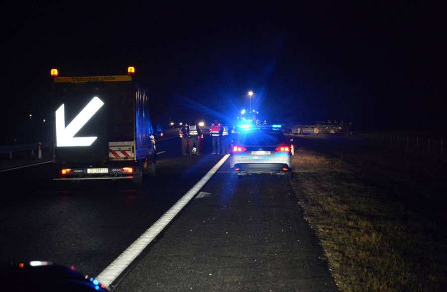 Na autocesti Bregana-Lipovac prevrnula se cisterna i zapalila