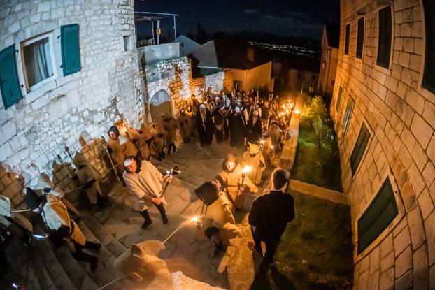 U Imotskom na Cvjetnicu uprizorena „Imotska Muka“, scenski prikaz Muke Gospodina našega Isusa Krista 