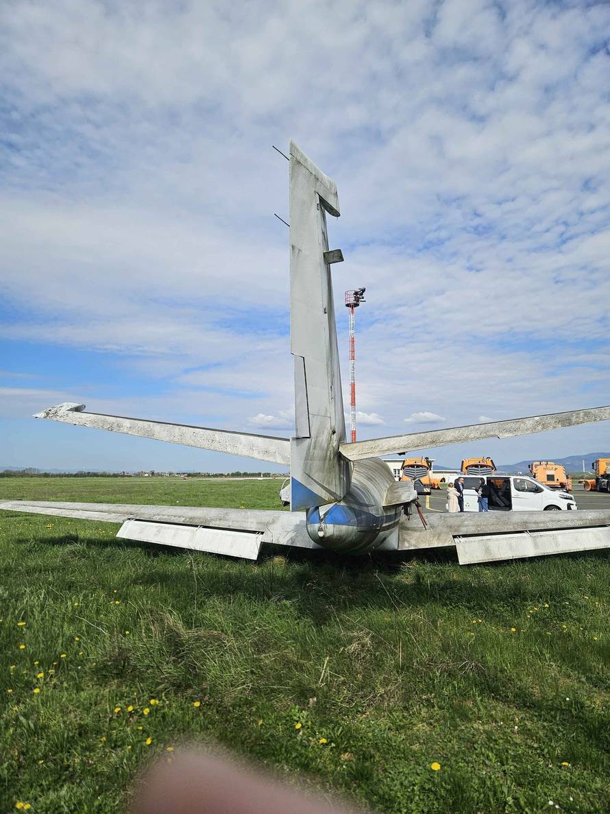 FOTO 'Prodajem rijedak avion. U njemu je letio i Ivo Sanader...'