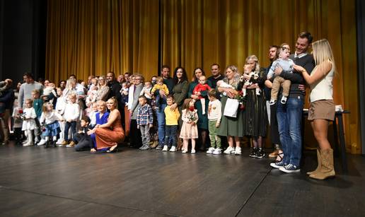 VIDEO U Bjelovaru je po deveti put održana modna revija 'Ljepota roditeljstva'