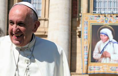 Proglasio Papa Franjo u Rimu: Majka Tereza je postala  svetica