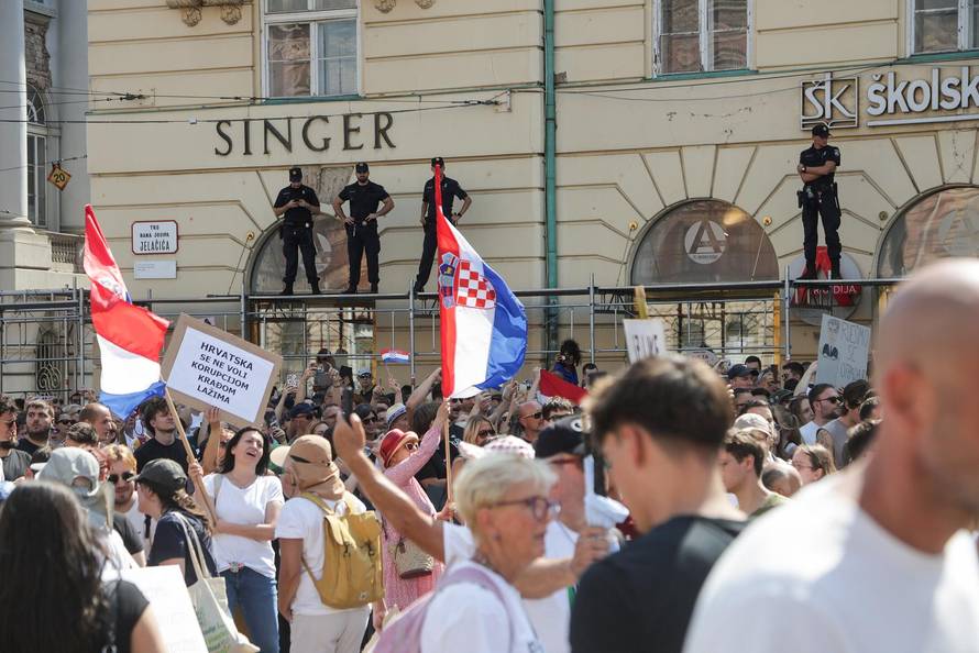 Tisuće prosvjednika preplavile središte Zagreba zbog otpada u Lici
