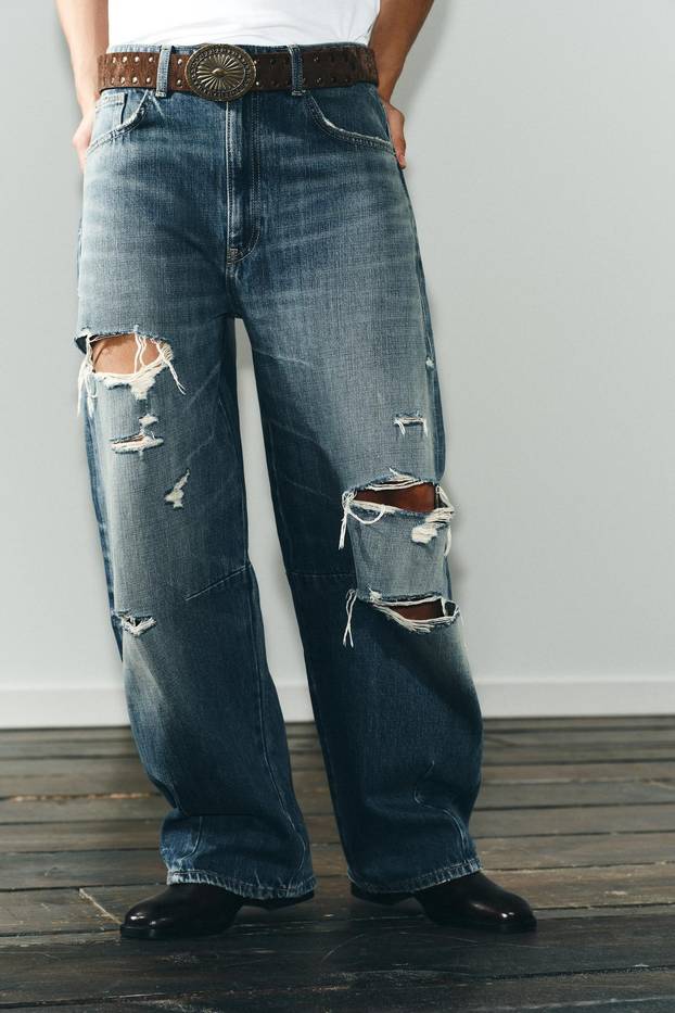 Vraćaju se poderane traperice: Izdvojili smo najbolje komade