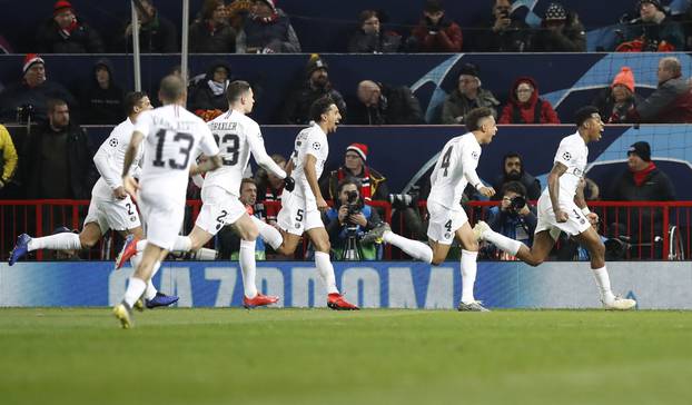 Manchester United v Paris Saint-Germain - UEFA Champions League - Round of 16 - First Leg - Old Trafford