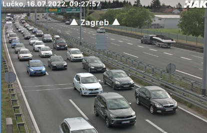 Velike gužve prema moru i na granici: Voze u koloni od 10 km