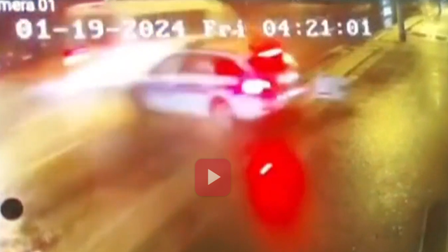 VIDEO Nevjerojatna snimka! Zabio se u zagrebačke policajce s kombijem punim migranata