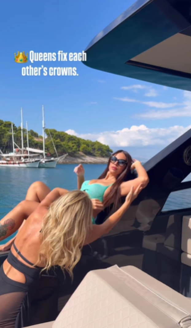 FOTO Evo kako su nastale vruće fotke Žanamari: Mama Renata joj popravljala gaćice, kosu...