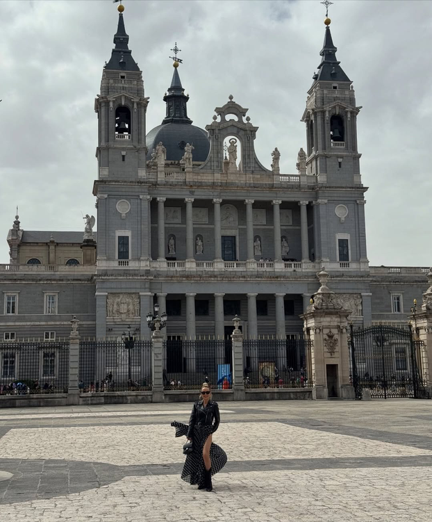 FOTO Pala je pusa, a sad šetnje Madridom: Savršeni Šime i njegova Maja se ne odvajaju!