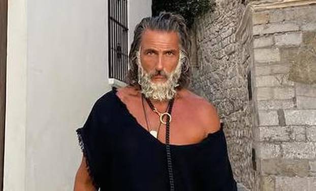 FOTO Zove se Zeus i izgleda kao bog: Ovaj muškarac je trenutno najpoželjniji na internetu!