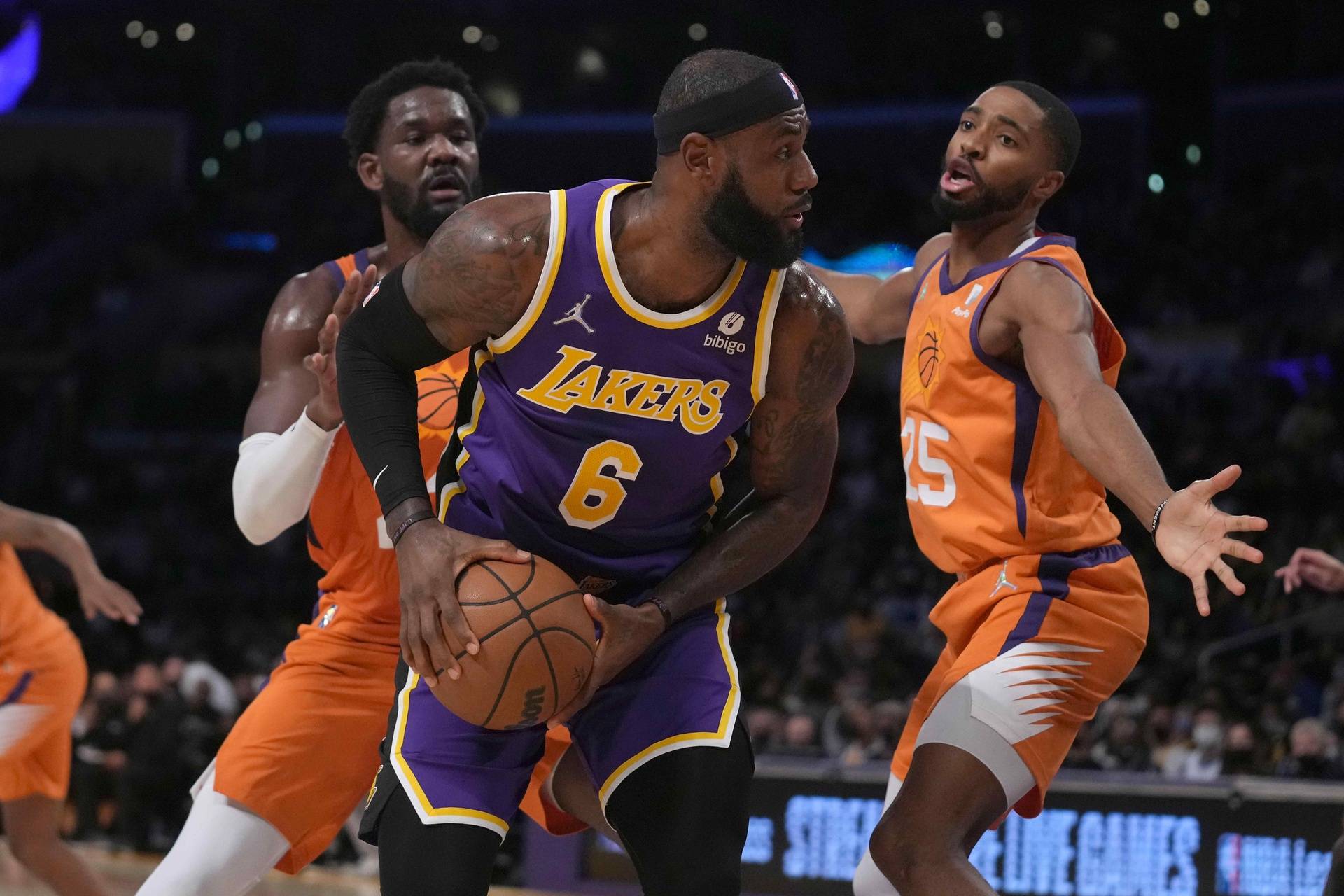 NBA: Phoenix Suns at Los Angeles Lakers