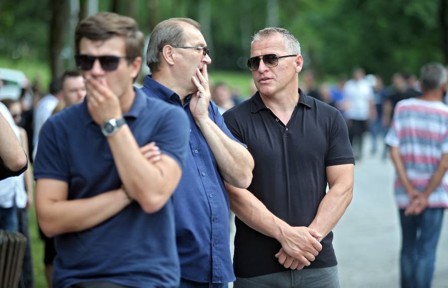 Bakljada na Mirogoju: Obitelj i prijatelji oprostili se od Capara