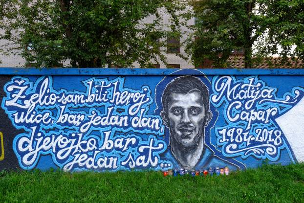 Zagreb: Mural nogometa&scaron;a Matije Capara na igrali&scaron;tu O.&Scaron;. Kralja Tomislava
