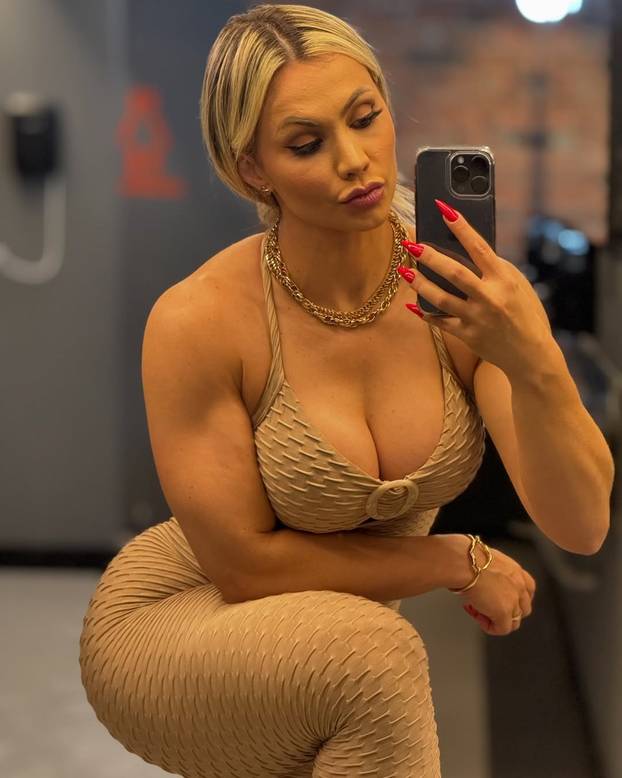 FOTO U školi je ismijavali zbog viška kila, a sad nosi titulu 'naj guze'. Ovo je njezin jelovnik...