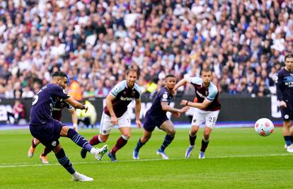 West Ham šokirao City: Mahrez u 86. promašio penal za slavlje!