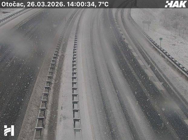 FOTO Dramatično stanje na autocestama, gusti snijeg i dalje pada. Evo koliko ga ima dosad
