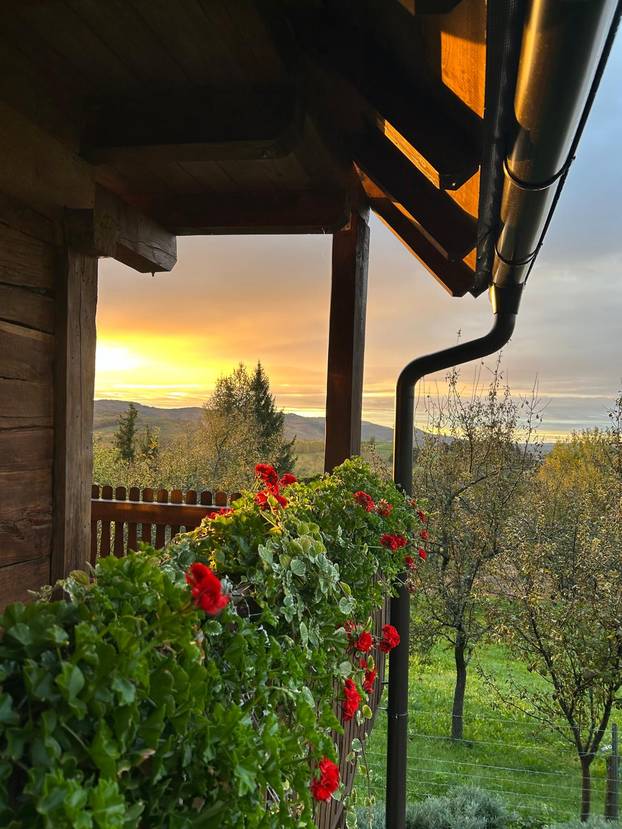 FOTO Ova kuća blizu Zagreba pravi je raj - filmove možete gledati iz bačve za kupanje!