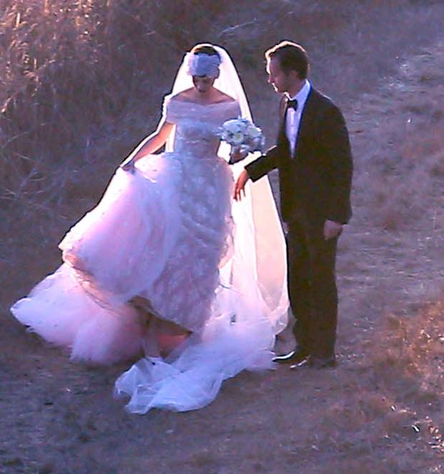 Anne Hathaway And Adam Shulman Tie The Knot!