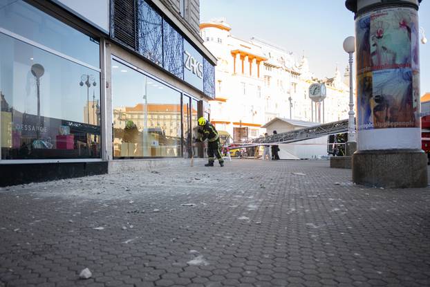 Zagreb: Odlomio se komad pročelja zgrade u Ilici, policija ogradila područje