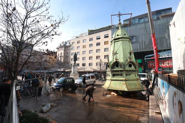 Skidanje zvonika s pravoslavne crkve Preobraženja Gospodnjeg na Cvjetnom trgu