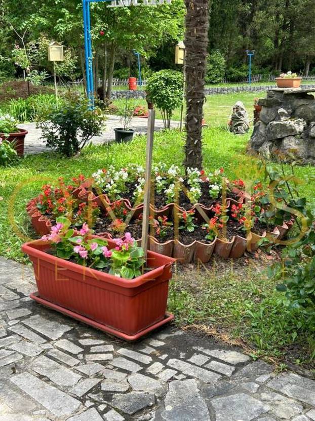 FOTO 'Dvorac' u Buzetu za 5,2 milijuna eura: Ima svoj bazen, saunu i posebno uređeni vrt