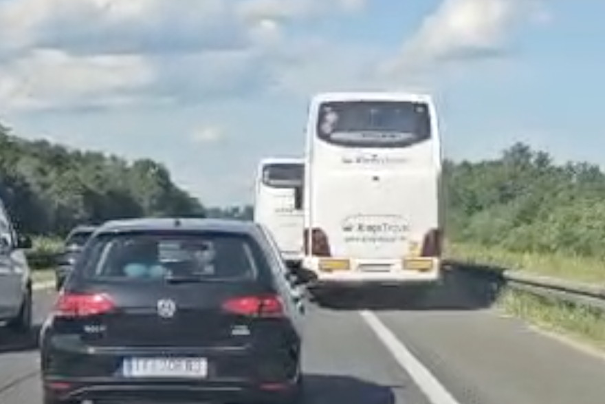 Divljanje autobusa njema&ccaron;kih tablica na autocesti