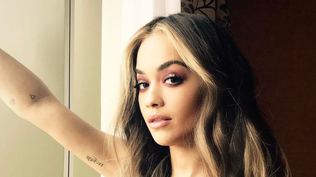 Previše se zanijela: Rita Ora je plesala pa pokazala međunožje