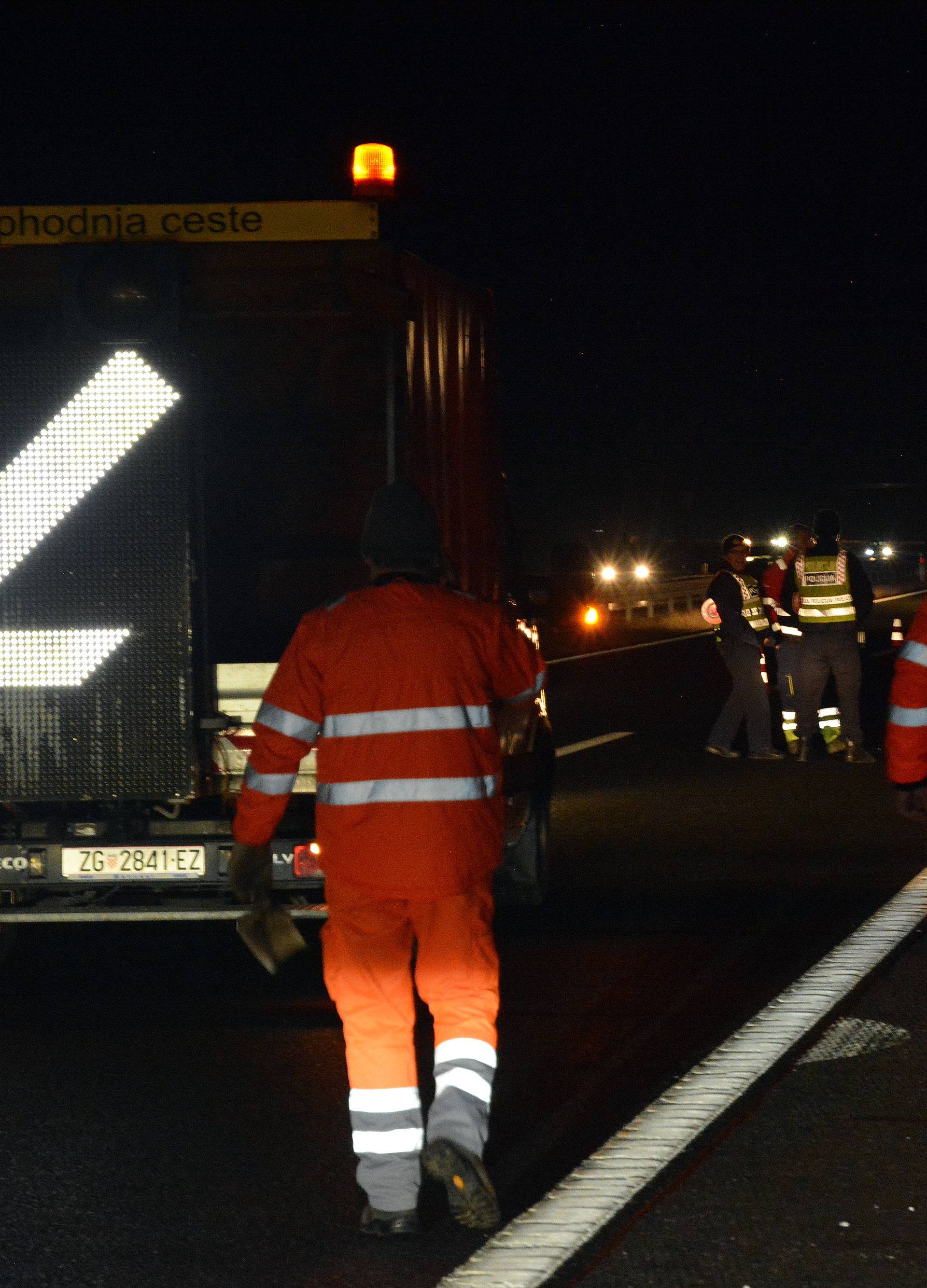 Na autocesti Bregana-Lipovac prevrnula se cisterna i zapalila