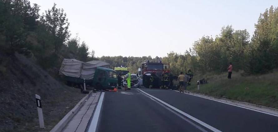 Jedan mrtav i više ozlijeđenih u trostrukom sudaru u Istri