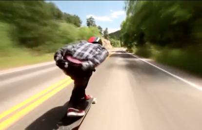 Mladić na 'skateboardu' jurio po cesti: Dostigao čak 112 km