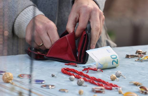 Zagreb: Prvi sajam antikviteta na Britancu od kada je euro postao nova službena valuta