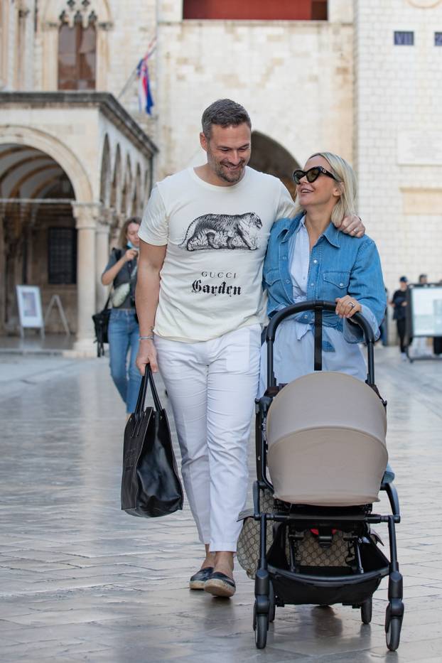 Dubrovnik: Maja Šuput sa suprugom i sinom u šetnji po Stradunu 