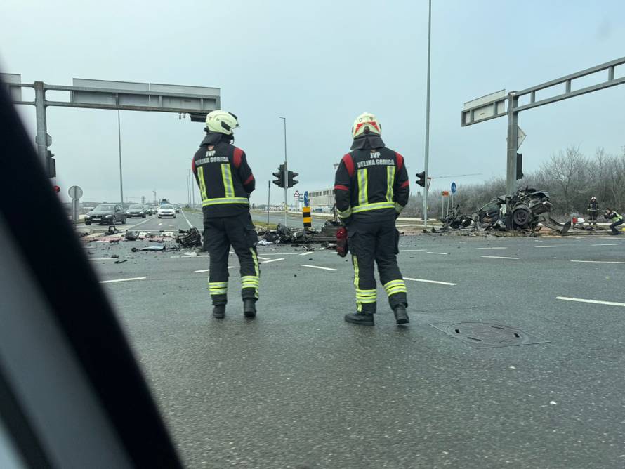 STRAŠNE SCENE Automobilom sletio s ceste pa udario u stup u V. Gorici: Jedan čovjek u bolnici