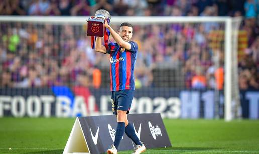 Legendarni igrač Barcelone i Španjolske objavio kraj karijere