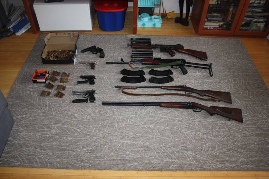 Zagreb: U tajnom spremištu skrivao cijeli arsenal oružja