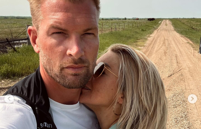 U zagrljaju s Rubenom: Charlotte objavila fotografije sa zajedničkog putovanja