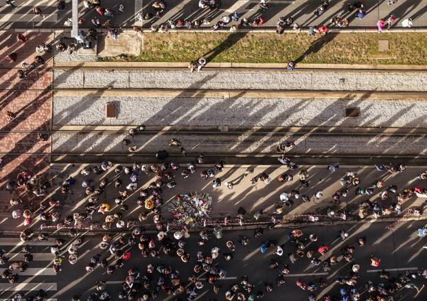 Sarajevo: Pogled iz zraka na okupljene u prosvjedu nakon stravične tramvajske nesreće