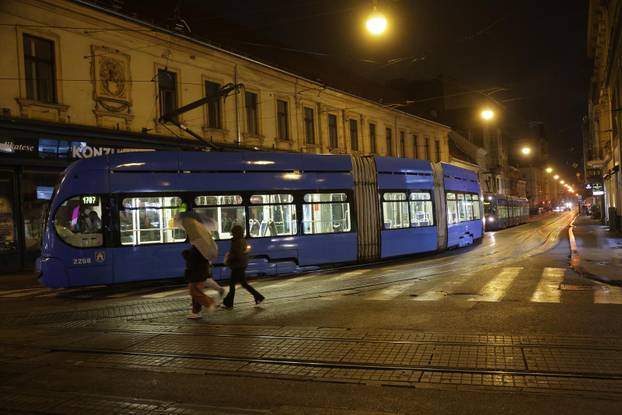 Zagreb: Veliki zastoj tramvaja u Ilici zbog prometne nesreće između automobila i tramvaja