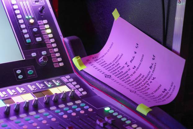 Zadar: Koncert Parnog Valjka u Arsenalu povodom Valentinova