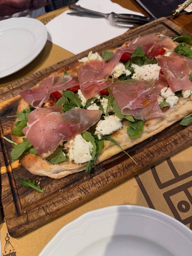 Mamma mia! Evo kako bivša kečerska zvijezda izgleda u 51.