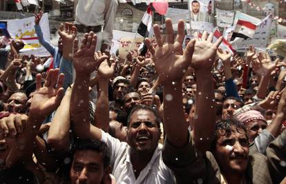 Jemen: Ljudi su slavili odlazak Abdullaha Saleha na operaciju 