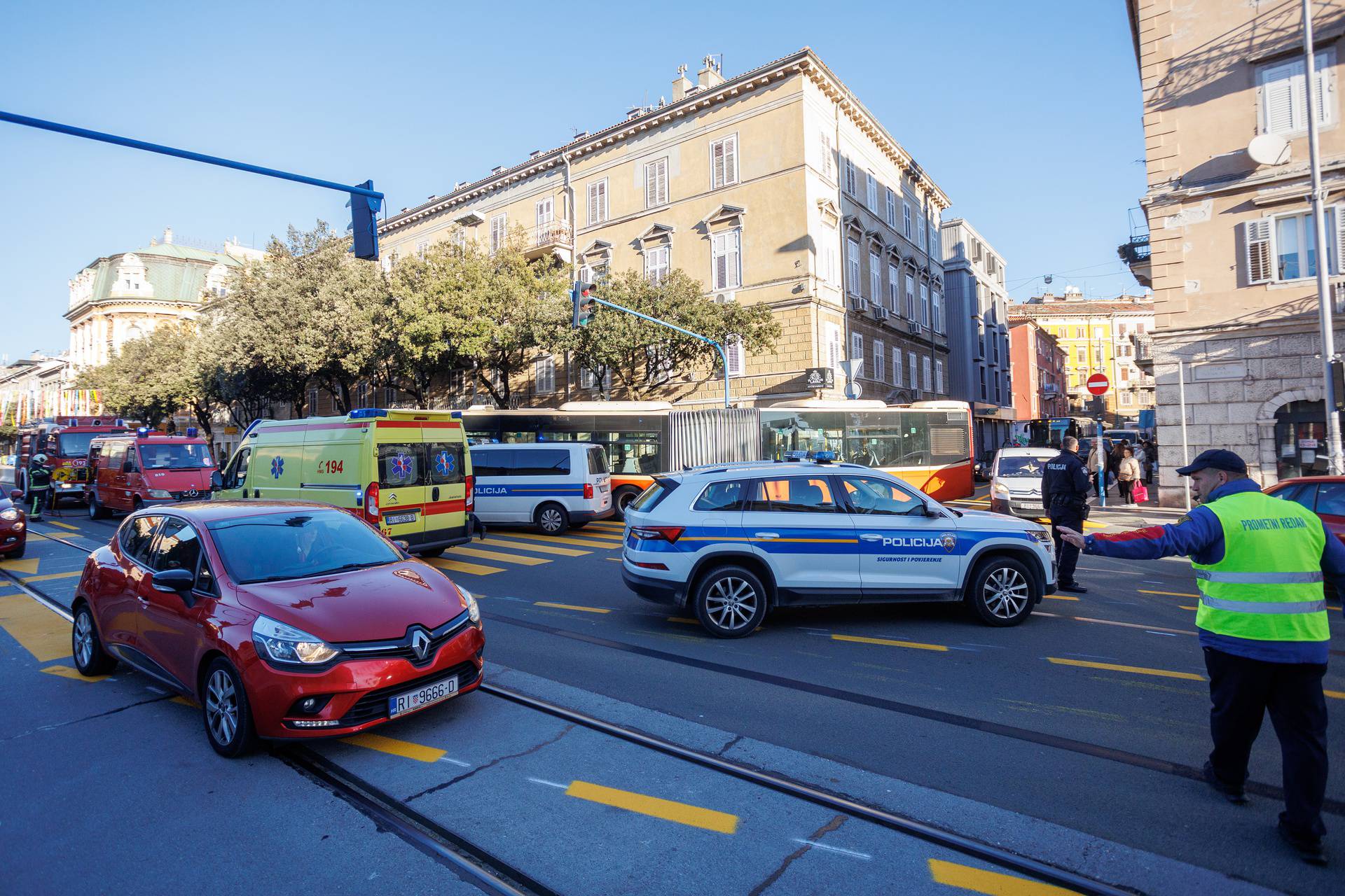 Autobus u centru Rijeke naletio na pješakinju