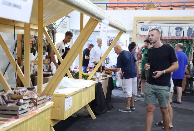 Drniš: Otvoren 9. me?unarodni festival pršuta