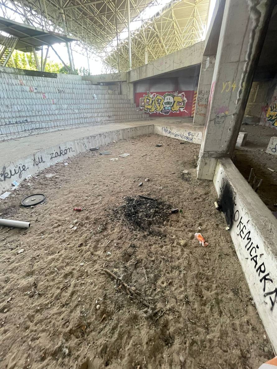 Borba s vatrenom stihijom u Sveučilišnoj bolnici: Visoke temperature topile su lim