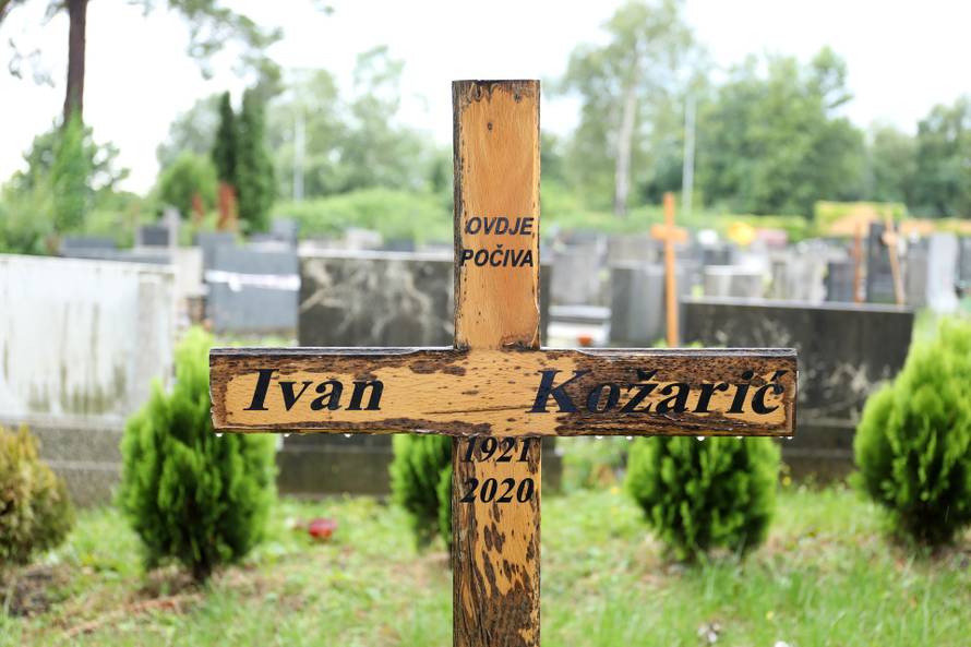 Zagreb: Grob Ivana Kožarića na Mirogoju