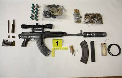 Puška, streljivo...: Mladić (19) u Solinu imao arsenal oružja
