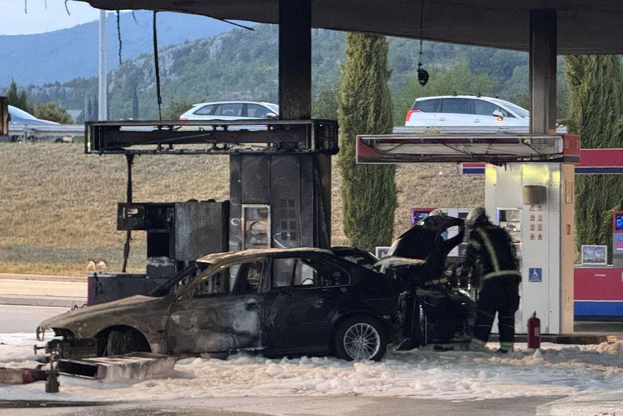 Autom švedskih tablica zabio se u benzinsku i poginuo. Policija još ne zna tko je