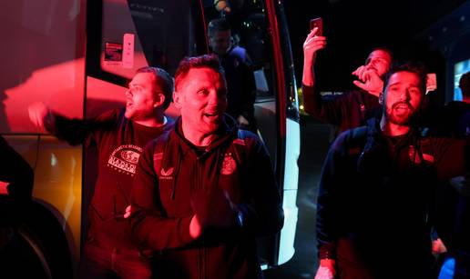 FOTO Navija&ccaron;i Dinama priredili spektakularni do&ccaron;ek za 'modre'