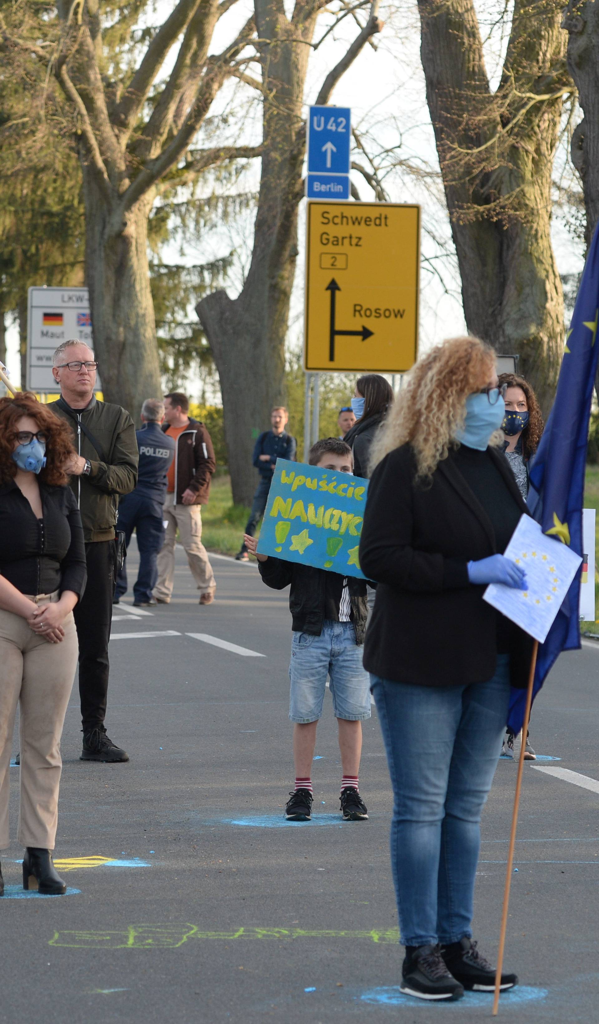 Njemačka uvela mjere, tisuće ljudi prosvjedovalo na ulicama