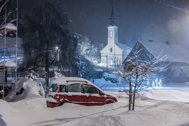 Snježni ugođaj u Gračacu